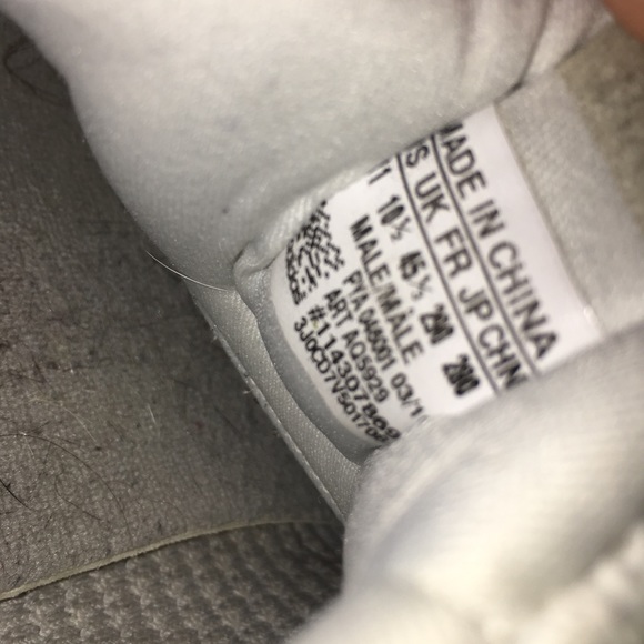 ADIDAS ULTRA BOOST- SIZE 11 - Picture 5 of 6